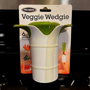 Microplane: Veggie Wedgie